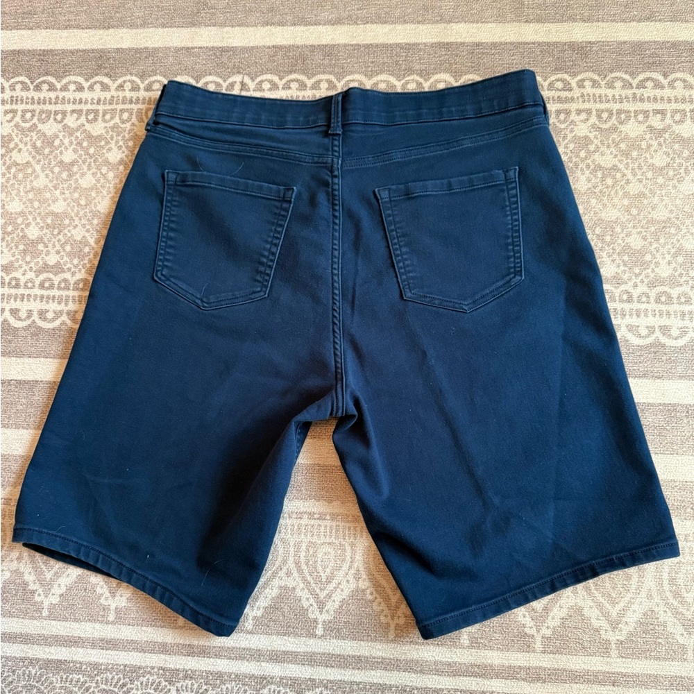 Liz Claiborne Women’s Navy Jean Shorts - Picture 2 of 5